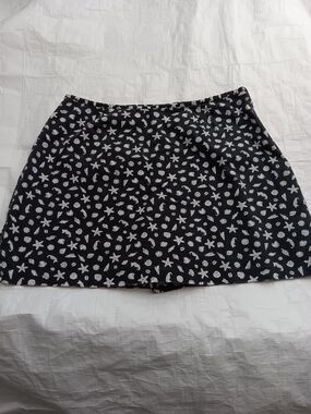 Briggs casual  black mini  skirt with  white  starfish print